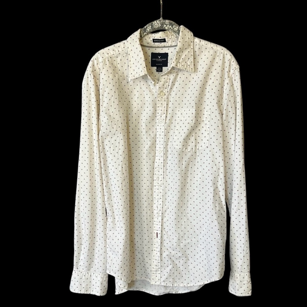American Eagle Outfitters Men's White Dress Shirt with Red Dots